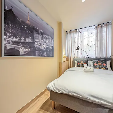 Urban Elegance By Bookinghost *